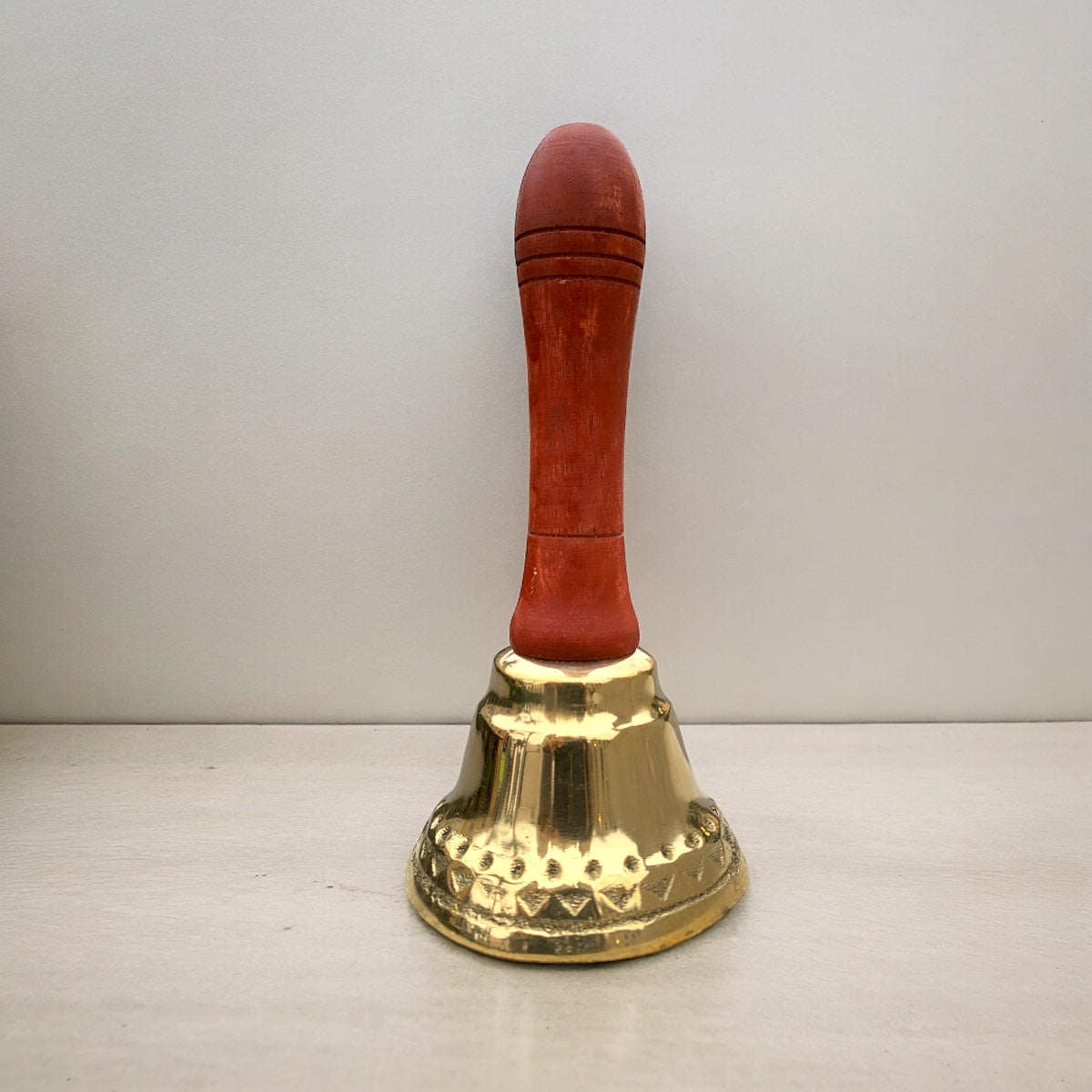 Campana en bronce fundido con mango de madera 15 cm - Sinfónica