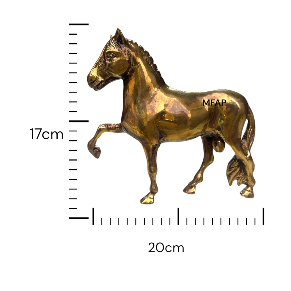 Caballo bronce alegre